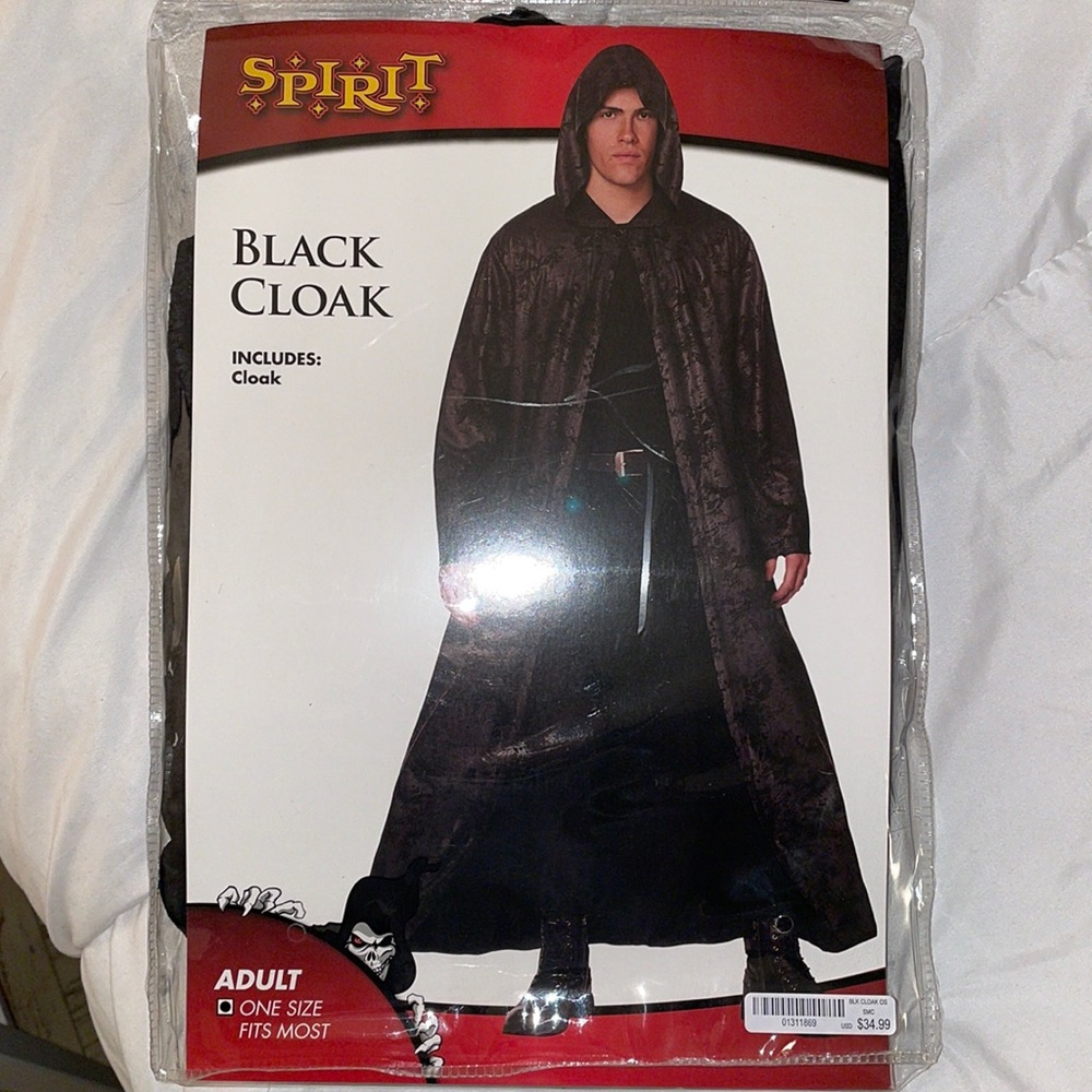 Spirit Halloween Adult black Cloak